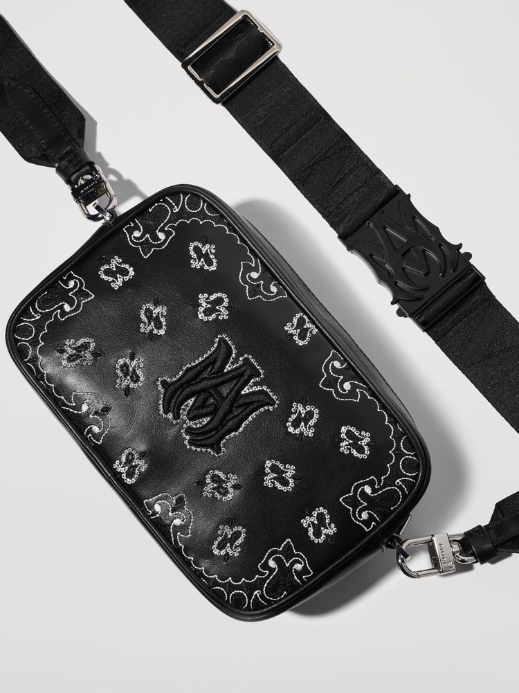 Amiri Camera Case Bandana Påse Svarta | 23684-FNGC